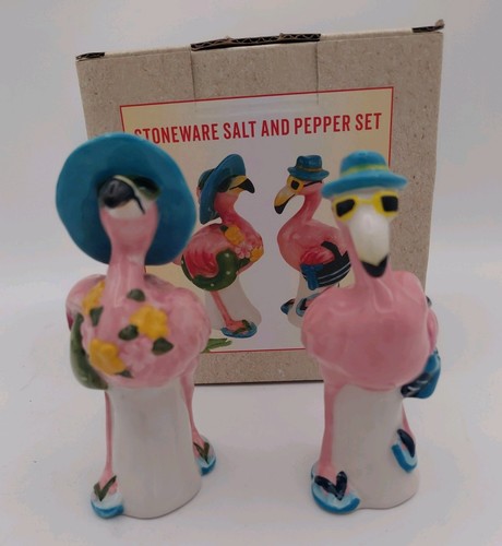 Salt and pepper shakers pink - pepper,